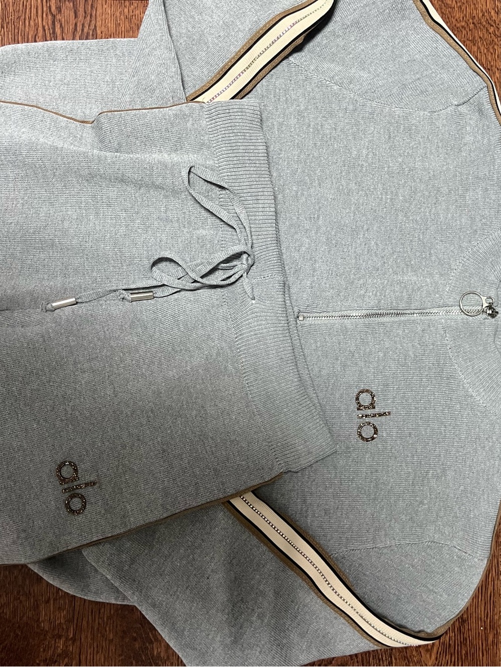 ALO Matching Set Gray Quarterzip & Lounge Pants Set with Embellished 'alo' Logo